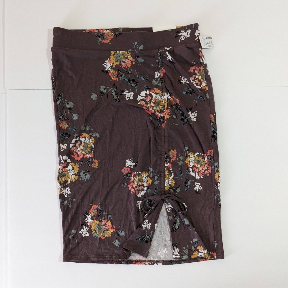 NWT Maurices Floral Skirt with Ruching Detail